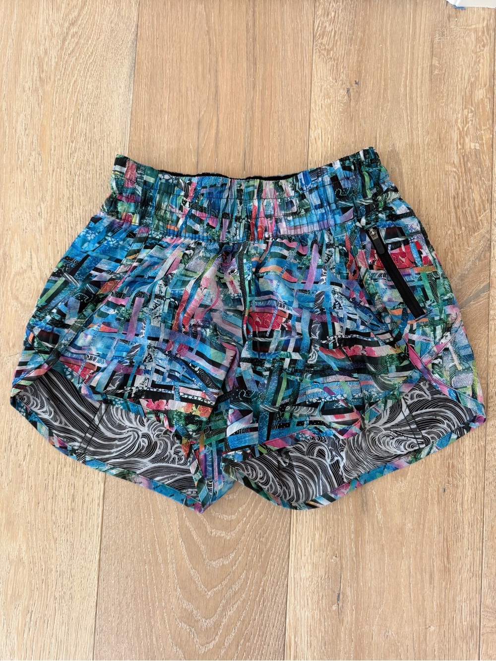 Lululemon Seawheeze 2018 tracker shorts sz 4